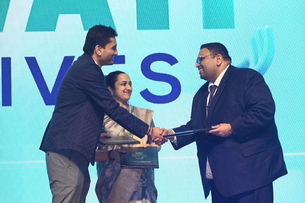 Mr Prashant Mehta Permanent Trustee Lilavati Hospital Sister Rubyiana D'souza Chief Nursing Biju Samkutty Chief Operating Officer Mayo Clinic From left