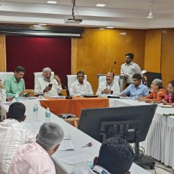 Pasha Patel addressing onion meet at MPKV